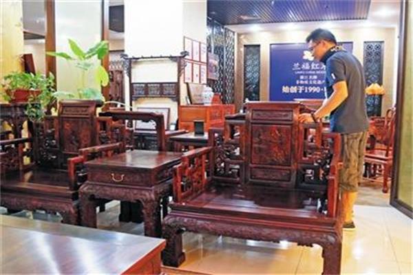 上半年紅木原材、制品價(jià)格微幅下調(diào).jpg