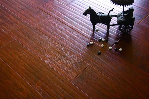 綠色經(jīng)濟逐漸成為地板企業(yè)發(fā)展大方向.jpg