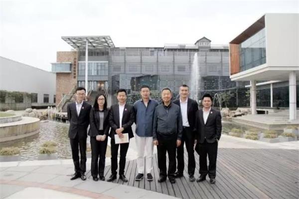 （左四：南星家居董事長徐偉先生，右三：中國林產(chǎn)工業(yè)資深專家（原中國林產(chǎn)工業(yè)協(xié)會(huì)會(huì)長）張森林先生）.jpg