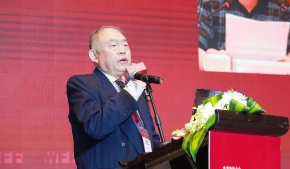 中國林產工業協會秘書長石峰主持.jpg